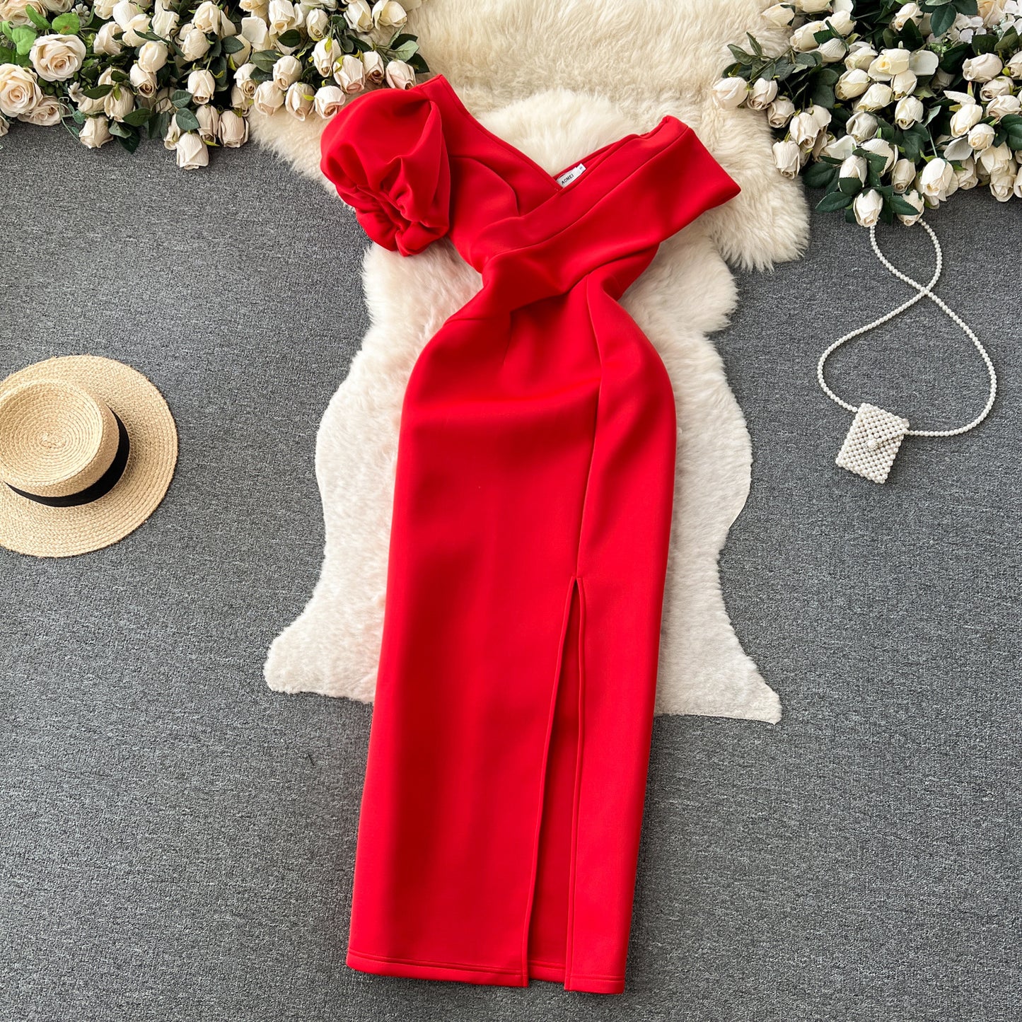 Robe taille haute à col incliné et manches bouffantes de style français