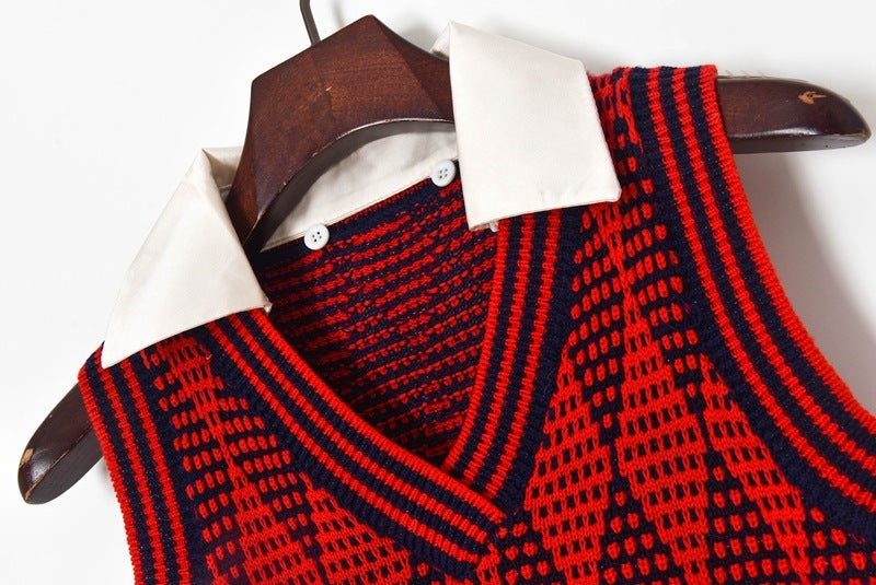 Pull taille haute à col en V croisé et losanges