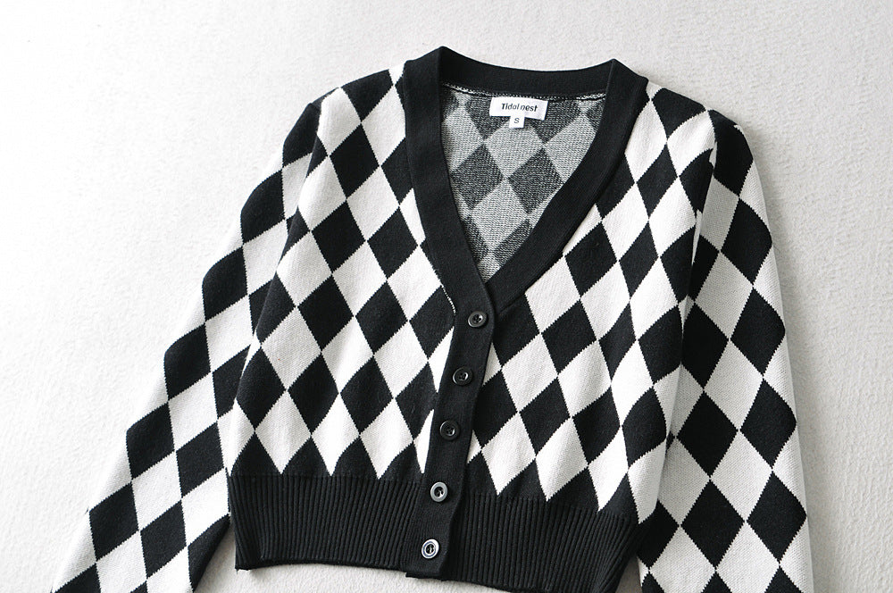 V-neck Black And White Diamond Single-breasted Long-sleeved Knitted Cardigan