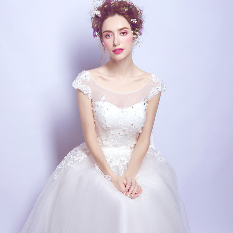 Robe d'anniversaire courte et légère de luxe blanche