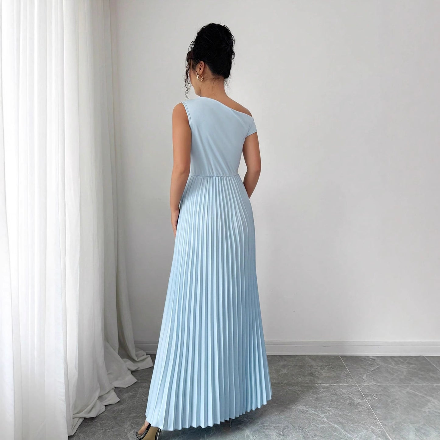 Womens Stylish Figure-hugging Sleeveless Pleated Dress