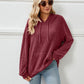 Pull tricoté à capuche et à rayures avec poche kangourou