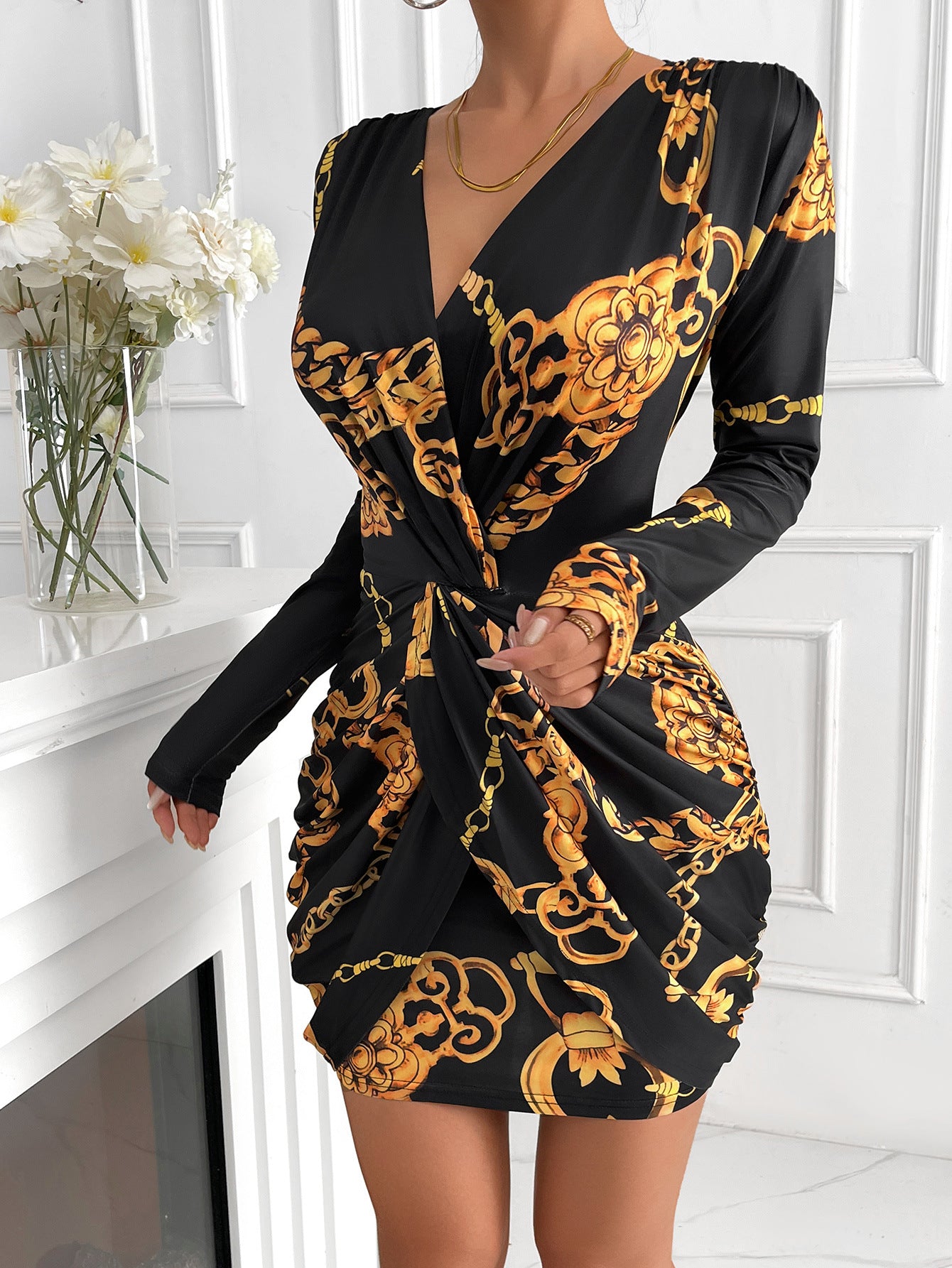 Long-sleeve V-neck Stretchy Hip-hugging Short Dress For Banquets