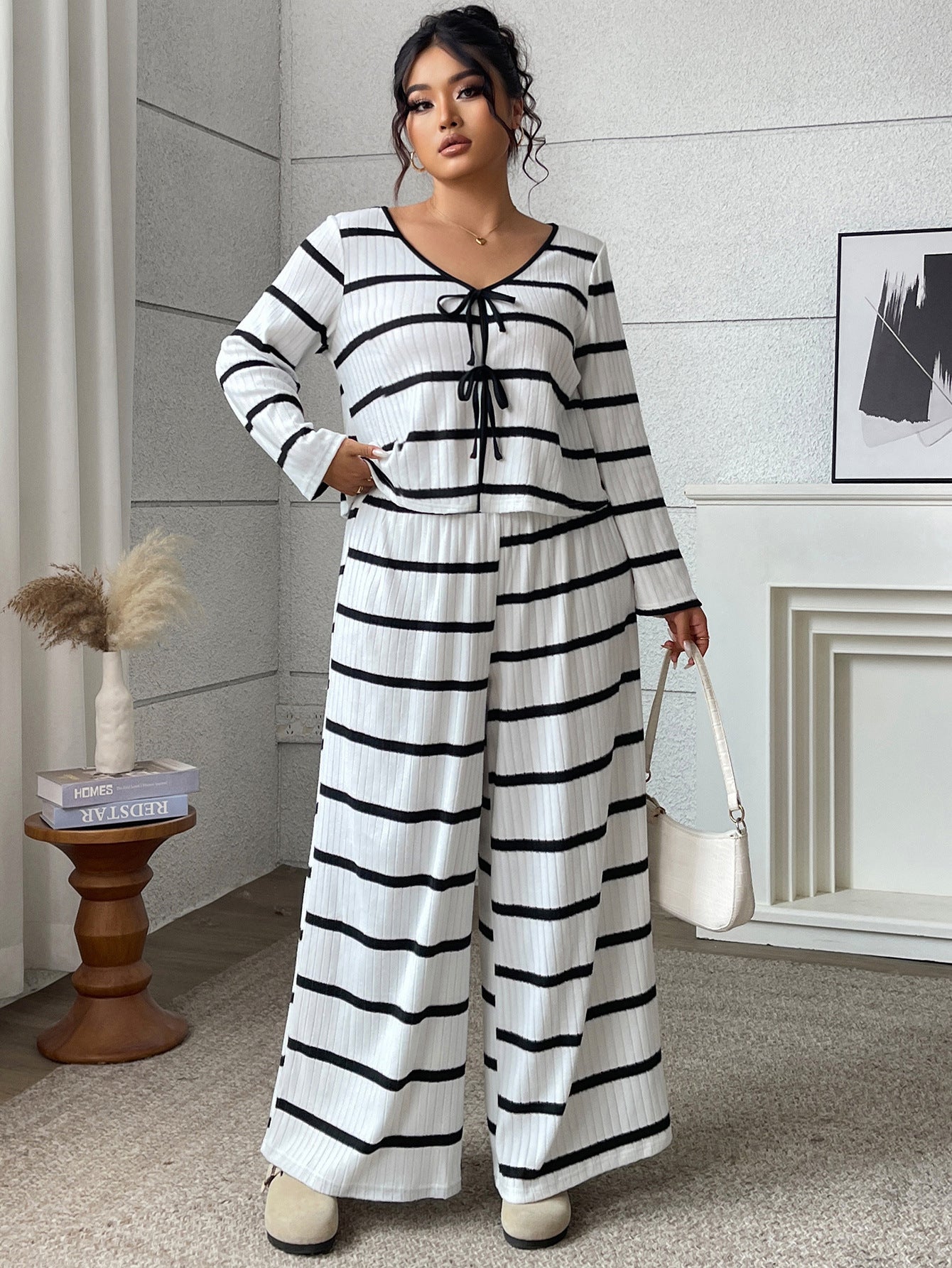 Striped Top With Tie Details Paired With Casual Loose-fitting Plus-size Wide-leg Pants