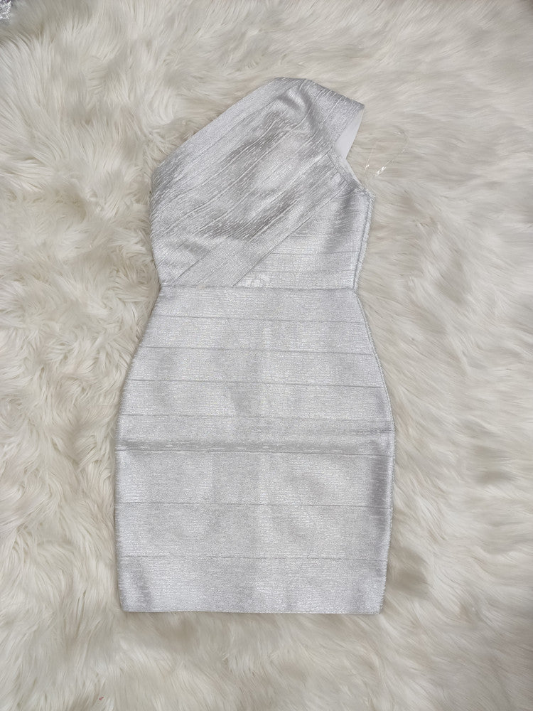 Nouvelle robe bandage, robe une pièce, épaules obliques, dorée, élégante, mode, style européen et américain, offre spéciale