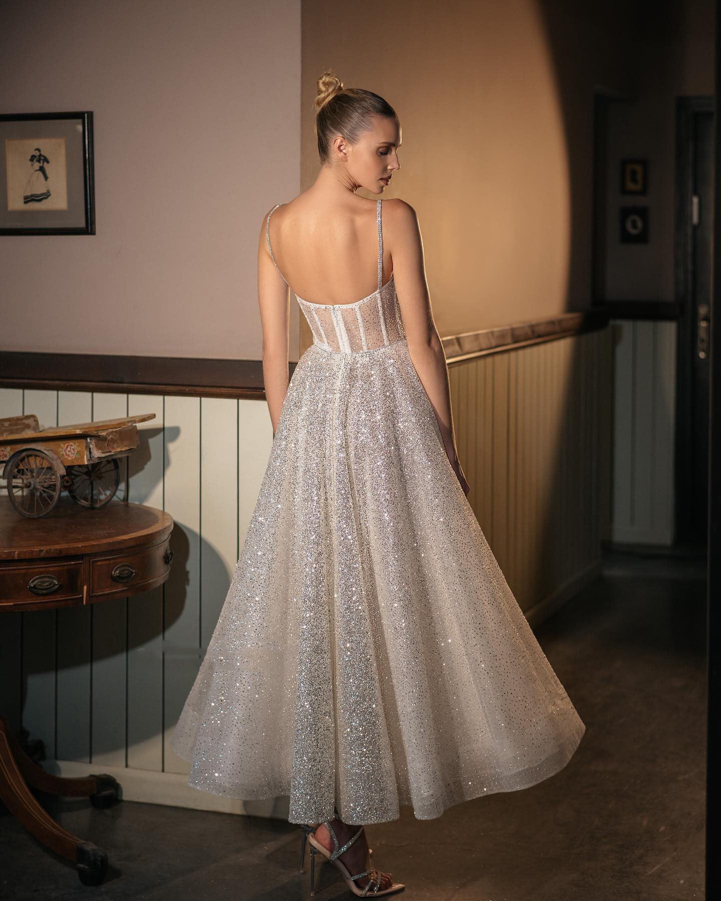 Robe de soirée brillante argentée à licou