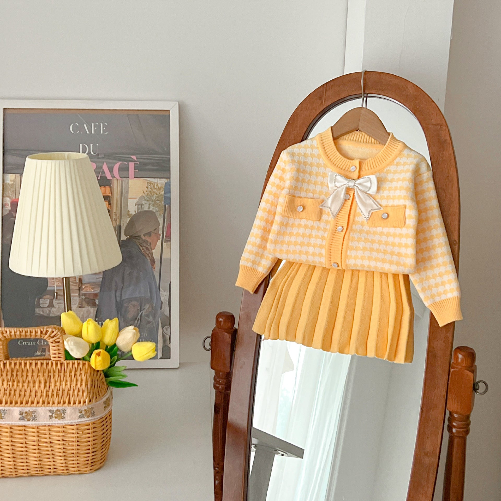 Cardigan tricoté à col rond et jupe