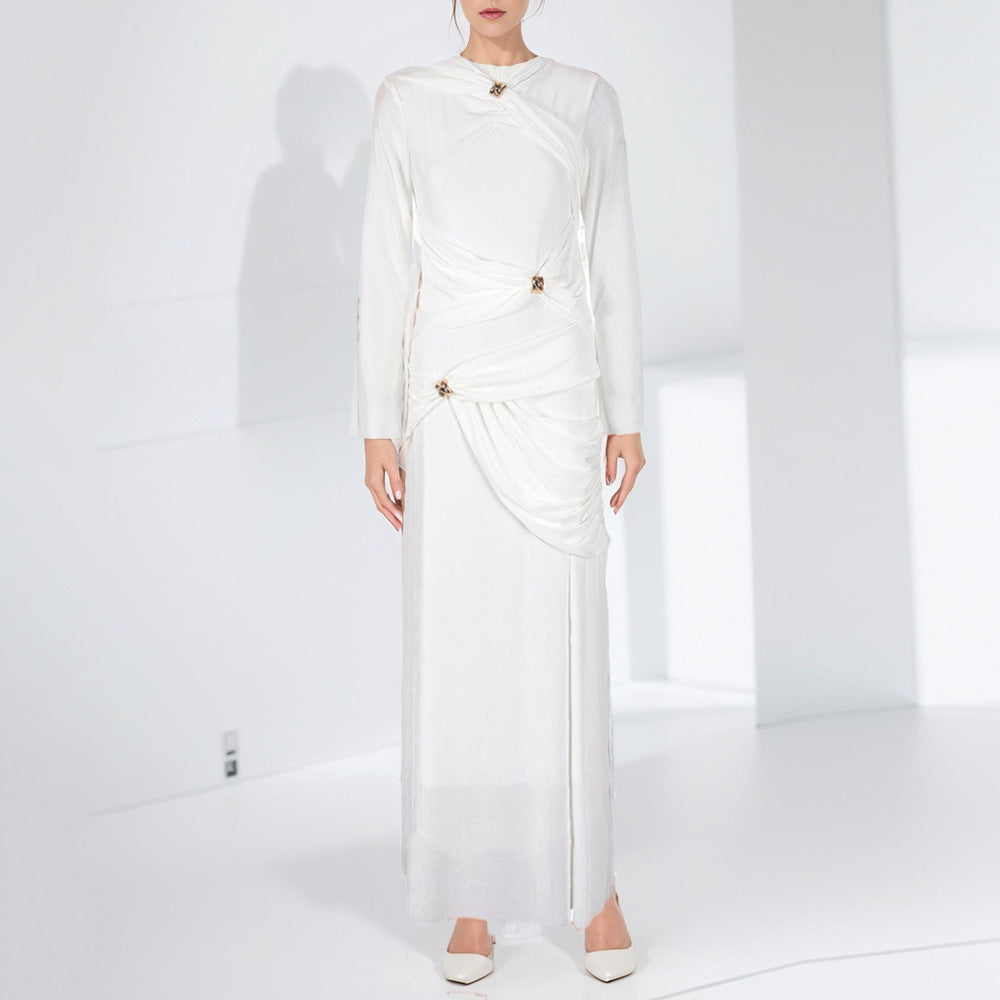 Robe plissée à manches longues et coupe ajustée pour femme avec nœud en métal