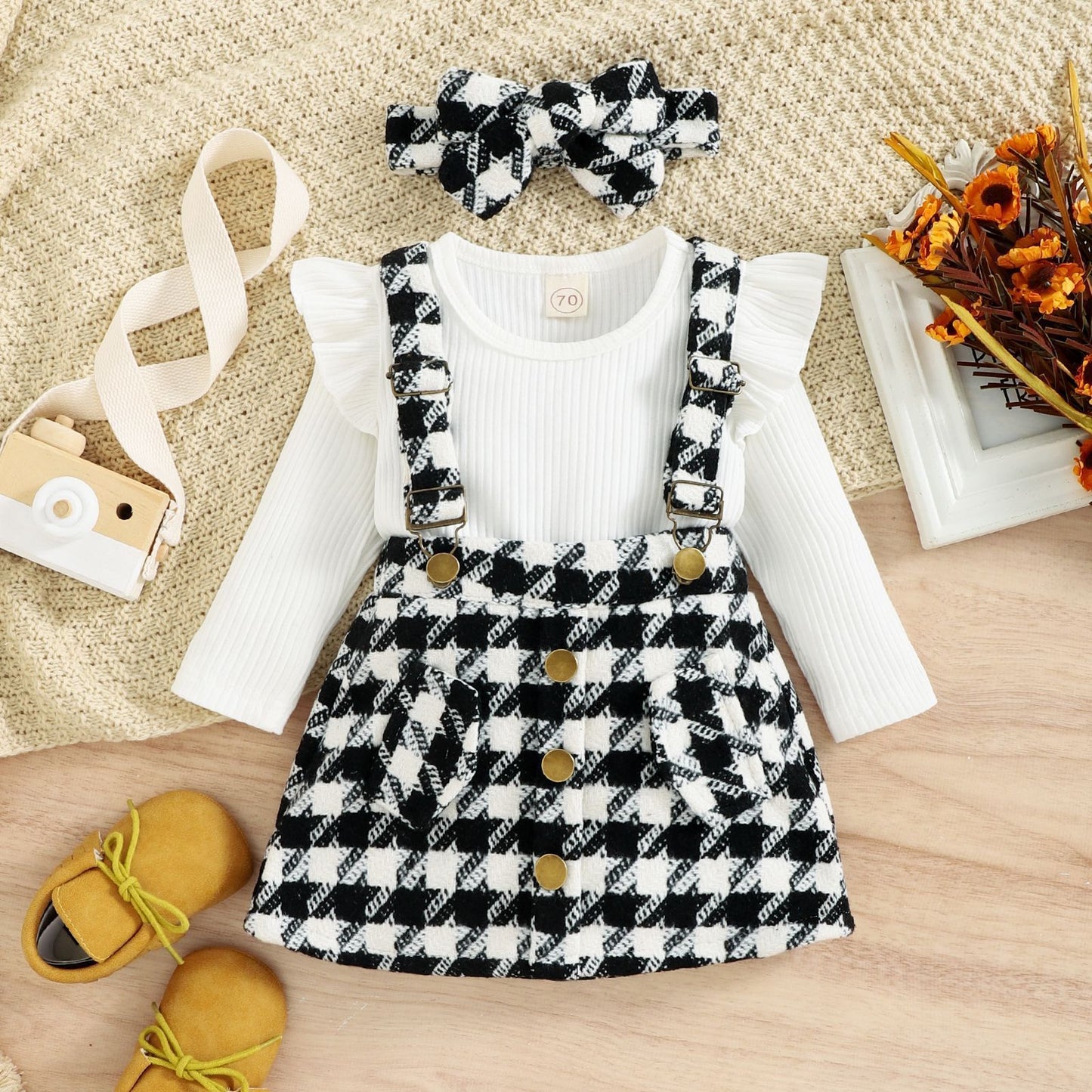 Robe salopette à carreaux avec haut à rayures et nœud, manches à volants, ensemble deux pièces pour fille