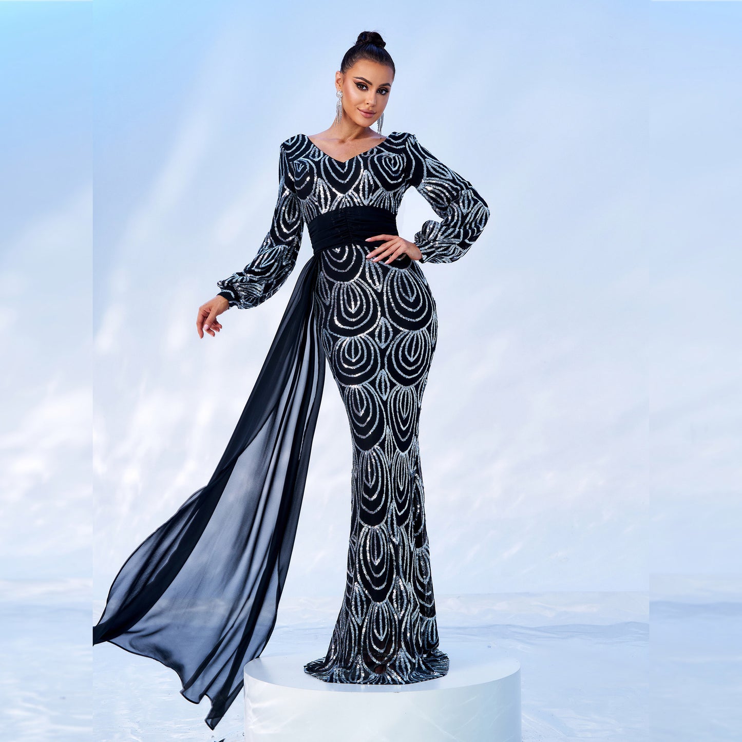 Robe de soirée sexy à manches longues et col en V avec paillettes