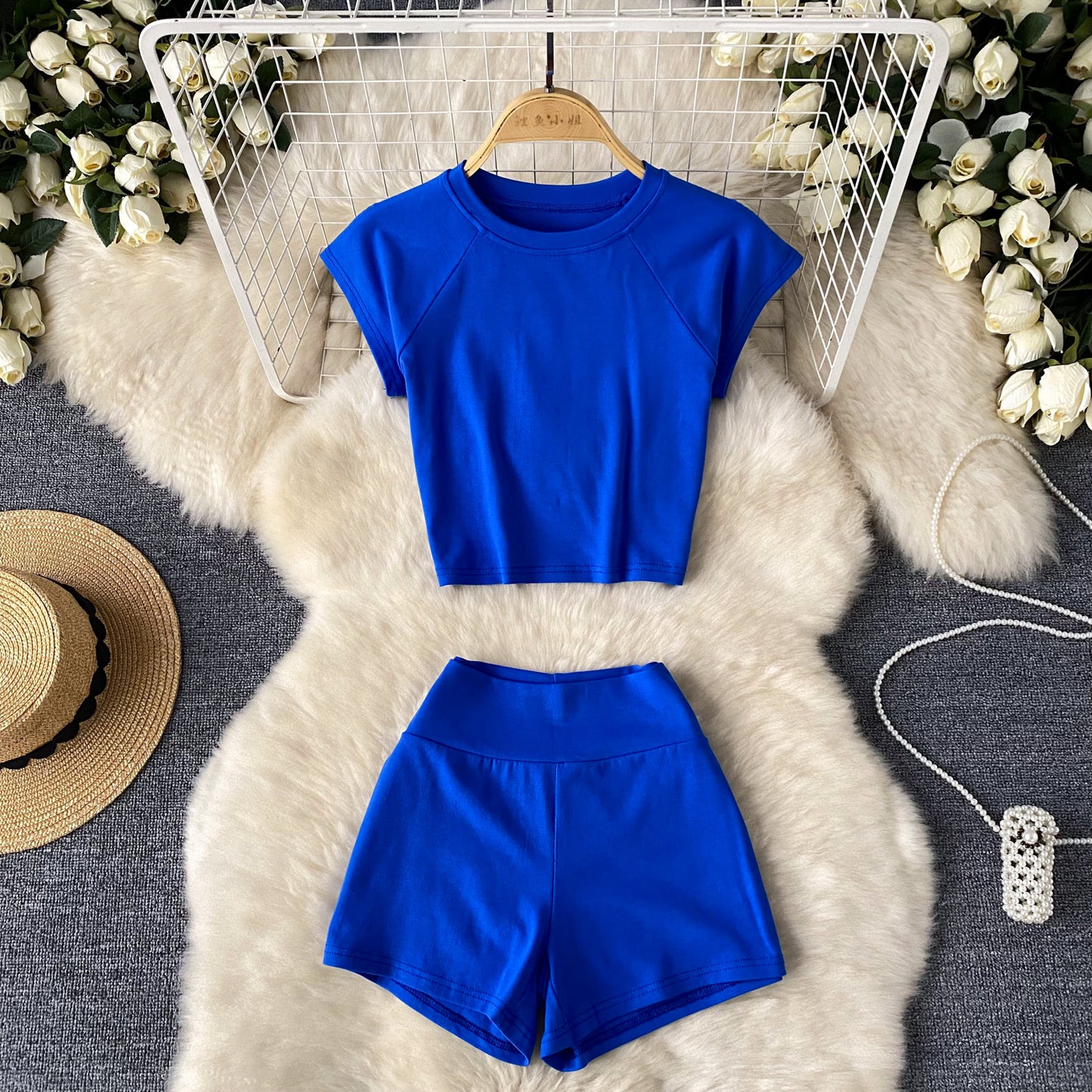 Crew-neck Cropped T-shirt High-waisted Slimming Shorts